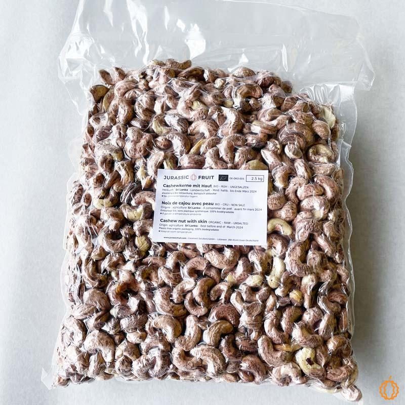 Cashew nut with skin 2nd choice almost raw organic 2,5kg