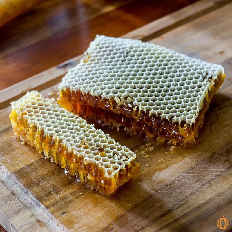 Miel en rayon de Bruyère cru